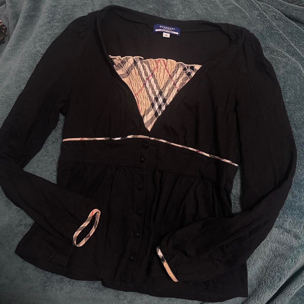 Burberry top SOLD ❤️